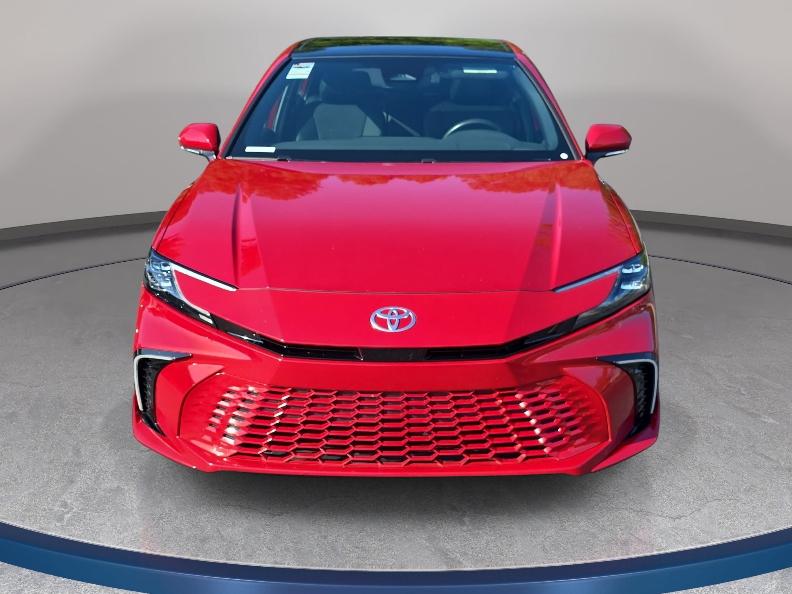 Used 2025 Toyota Camry XSE FWD image 2