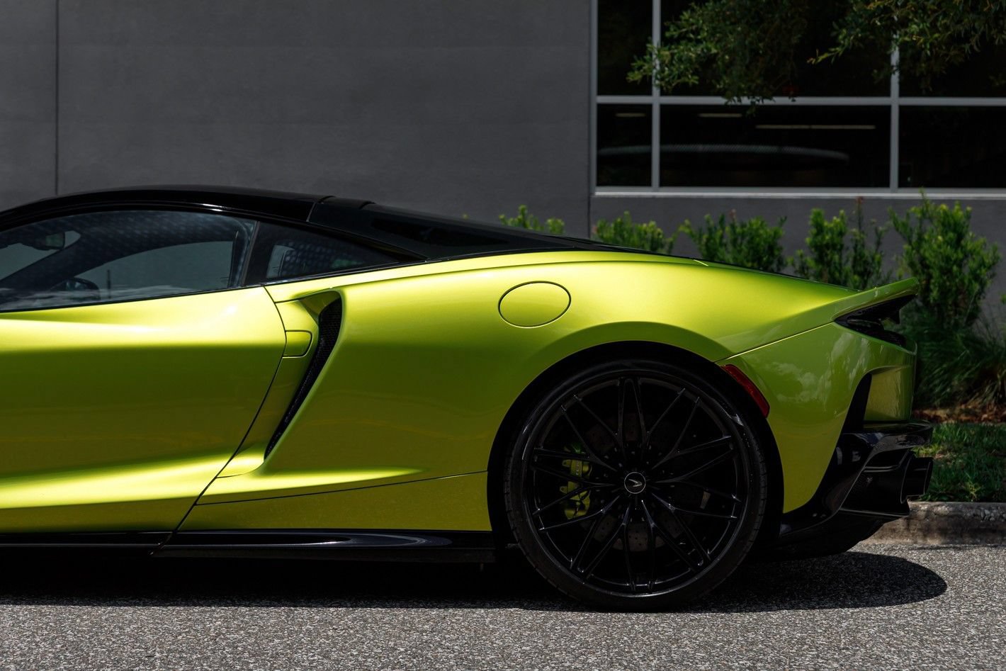 Used 2023 McLaren GT RWD image 23