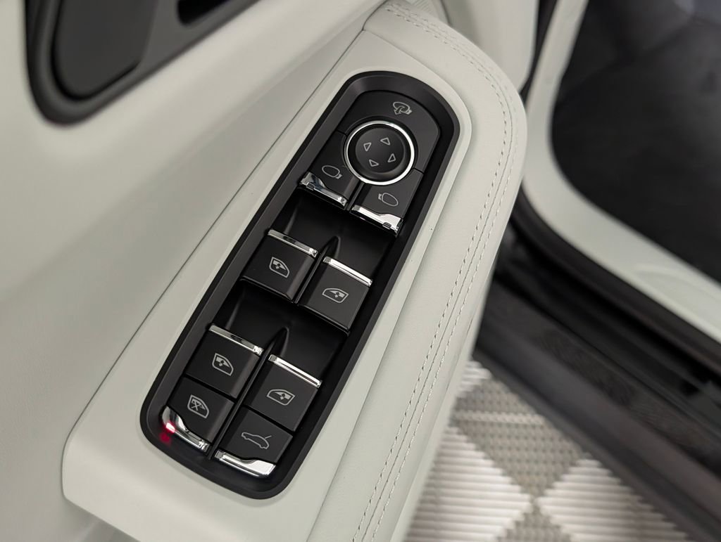 New 2026 Porsche Macan image 28