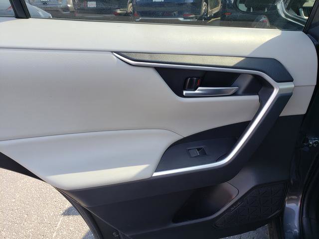 Used 2022 Toyota RAV4 XLE image 13