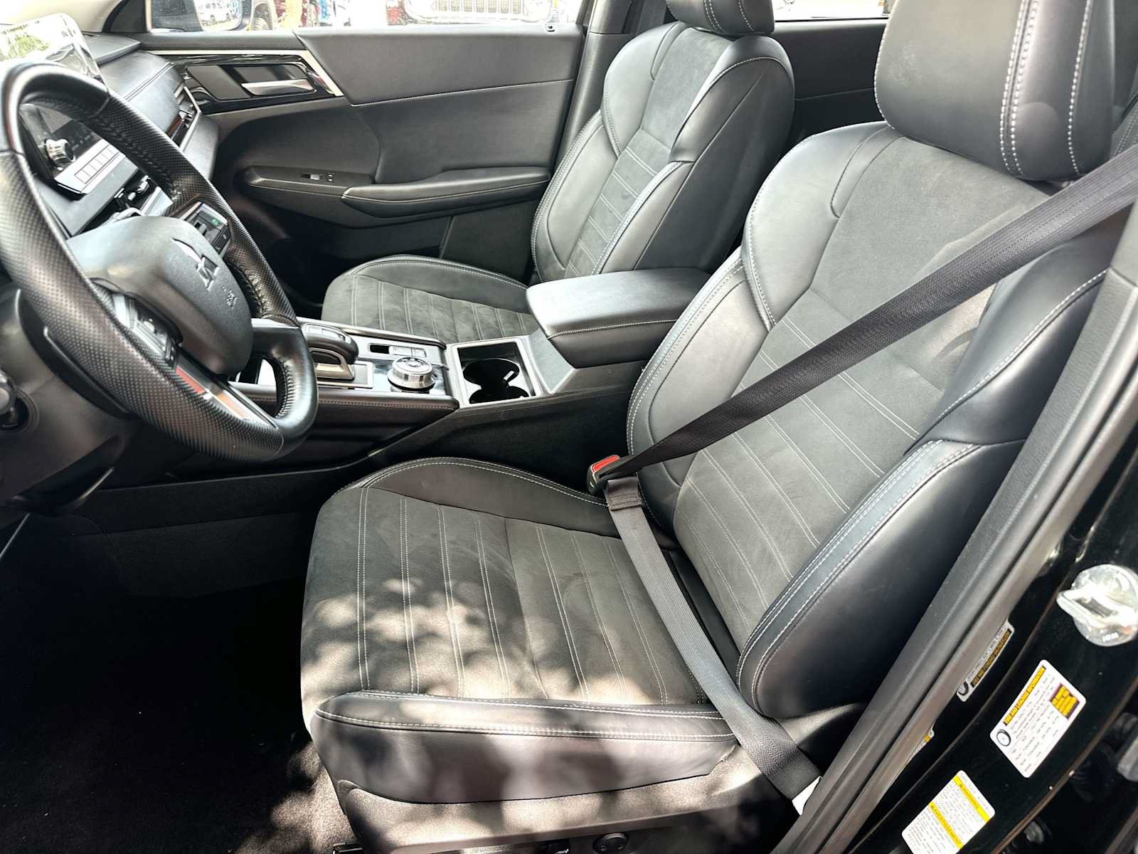 Used 2024 Mitsubishi Outlander SE FWD image 17