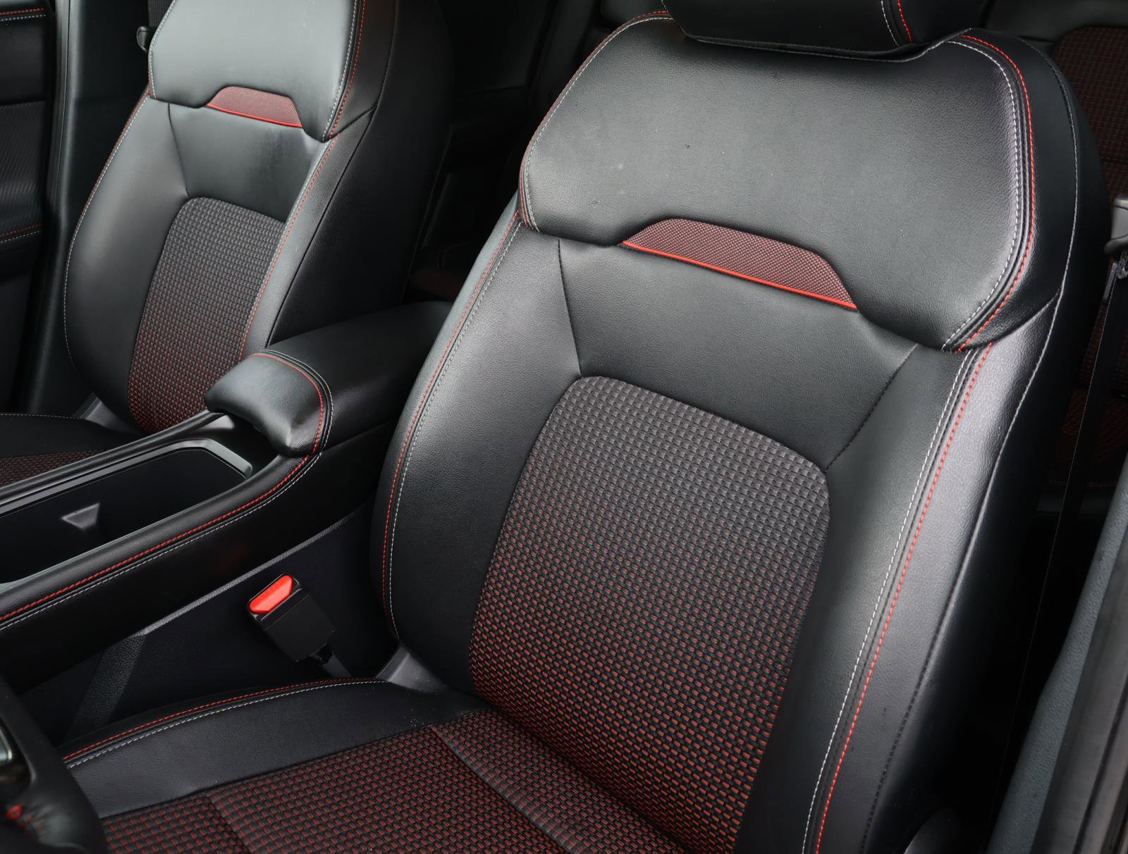 Used 2025 Nissan Kicks SR image 12