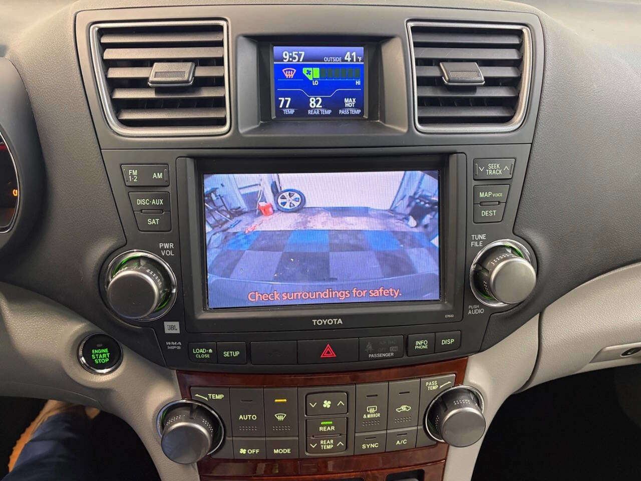 Used 2012 Toyota Highlander Limited w/ Tow Pkg image 34