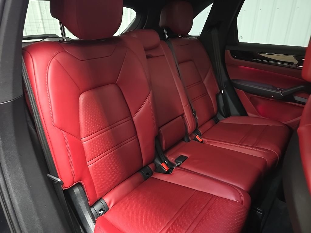 Used 2022 Porsche Cayenne Platinum Edition image 17