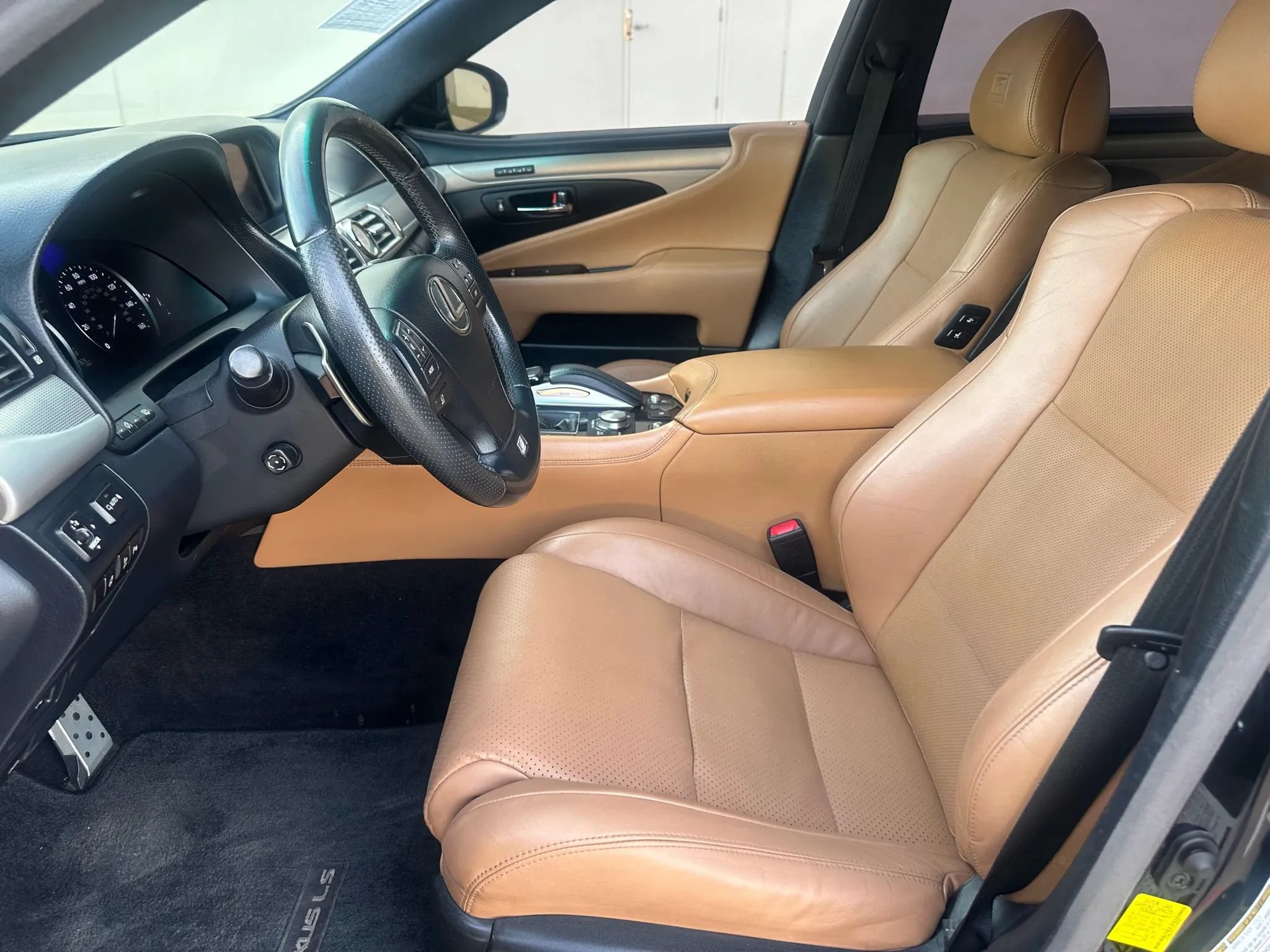 Used 2016 Lexus LS 460 RWD image 15