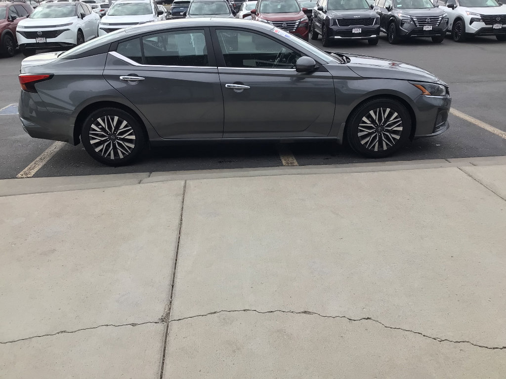 Used 2024 Nissan Altima 2.5 SV w/ SV Premium Package image 6