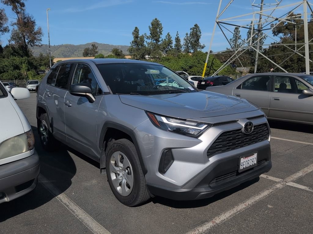Used 2023 Toyota RAV4 LE video 1