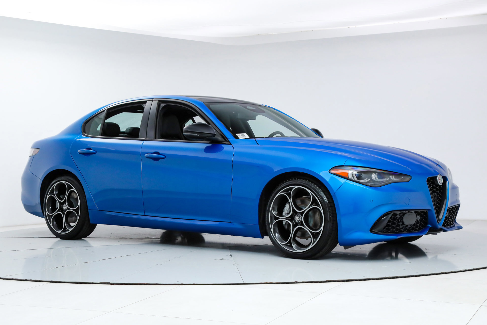 New 2025 Alfa Romeo Giulia w/ Driving Assist Package image 7