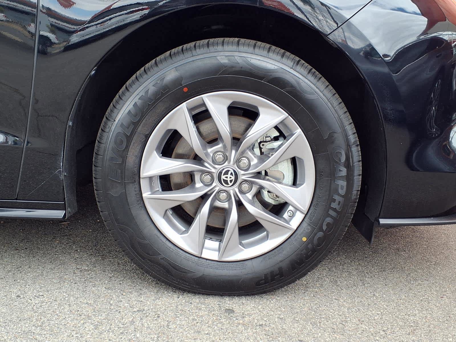 Certified 2025 Toyota Sienna LE FWD image 7