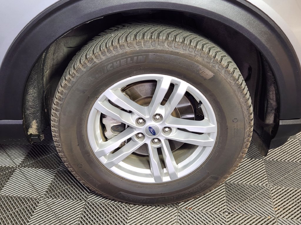 Used 2021 Ford Explorer XLT w/ Equipment Group 202A AWD/4WD image 9