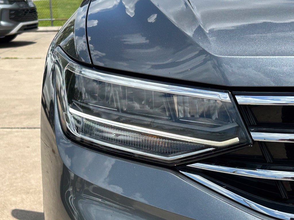 Certified 2023 Volkswagen Tiguan SE w/ Panoramic Sunroof Package FWD image 40