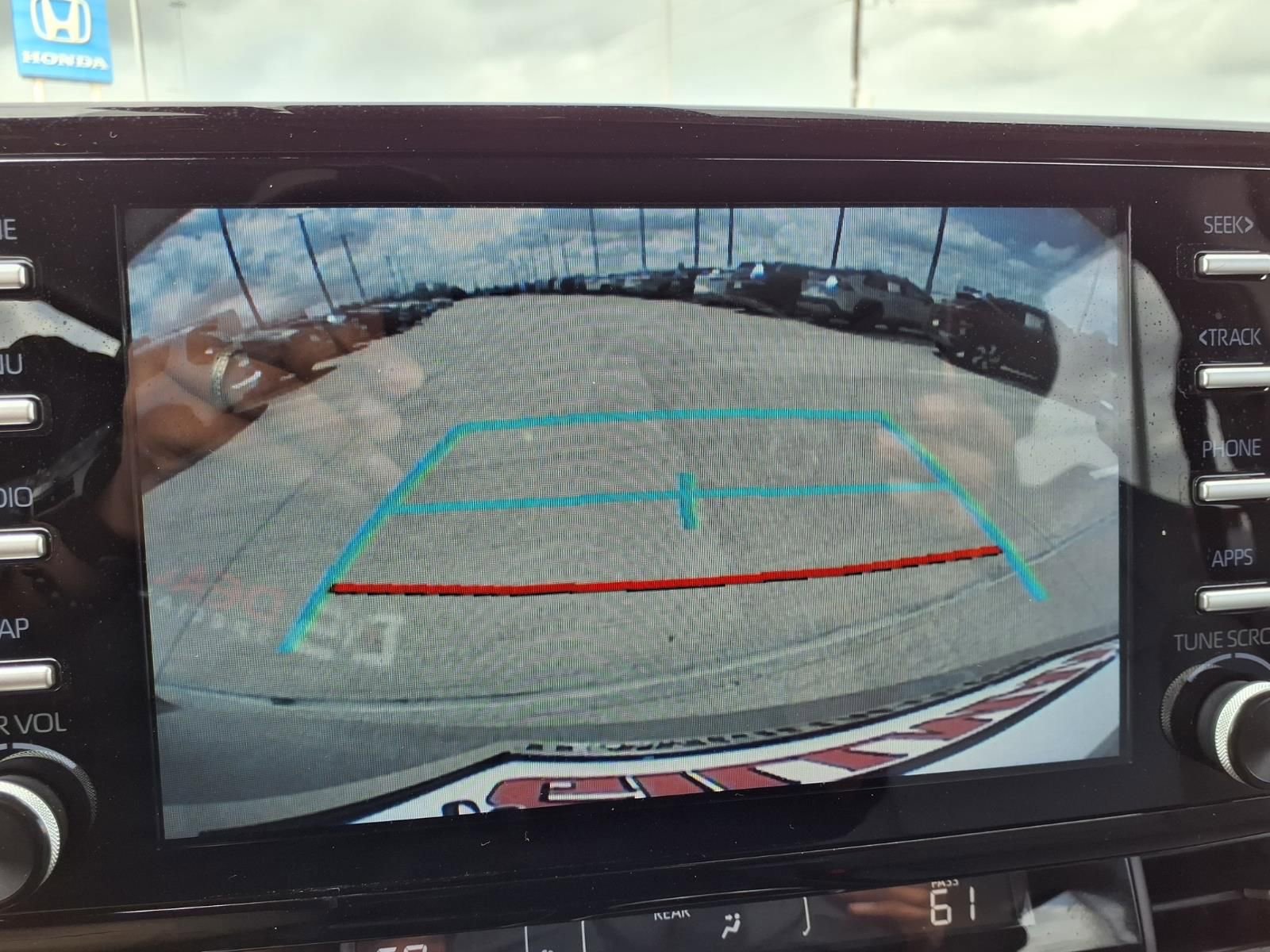 Used 2024 Toyota Sienna XLE FWD image 11