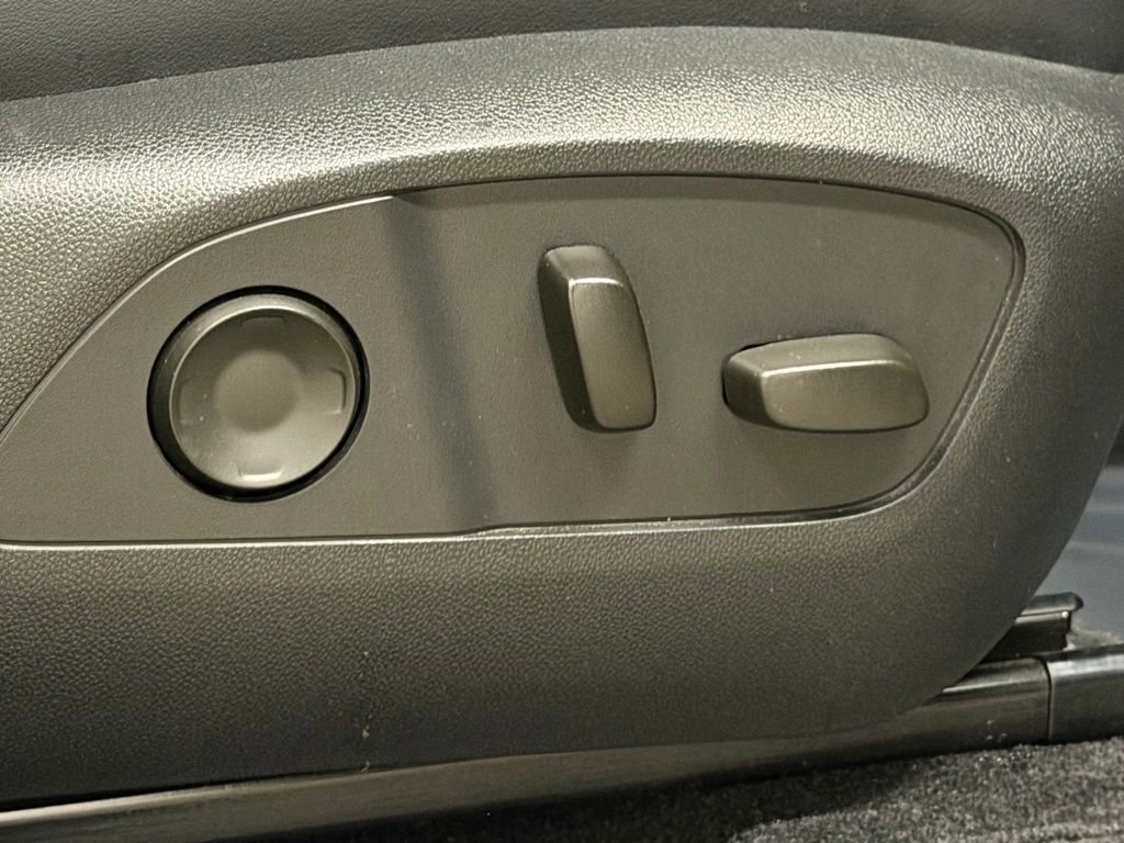 Certified 2025 Buick Enclave Preferred image 23