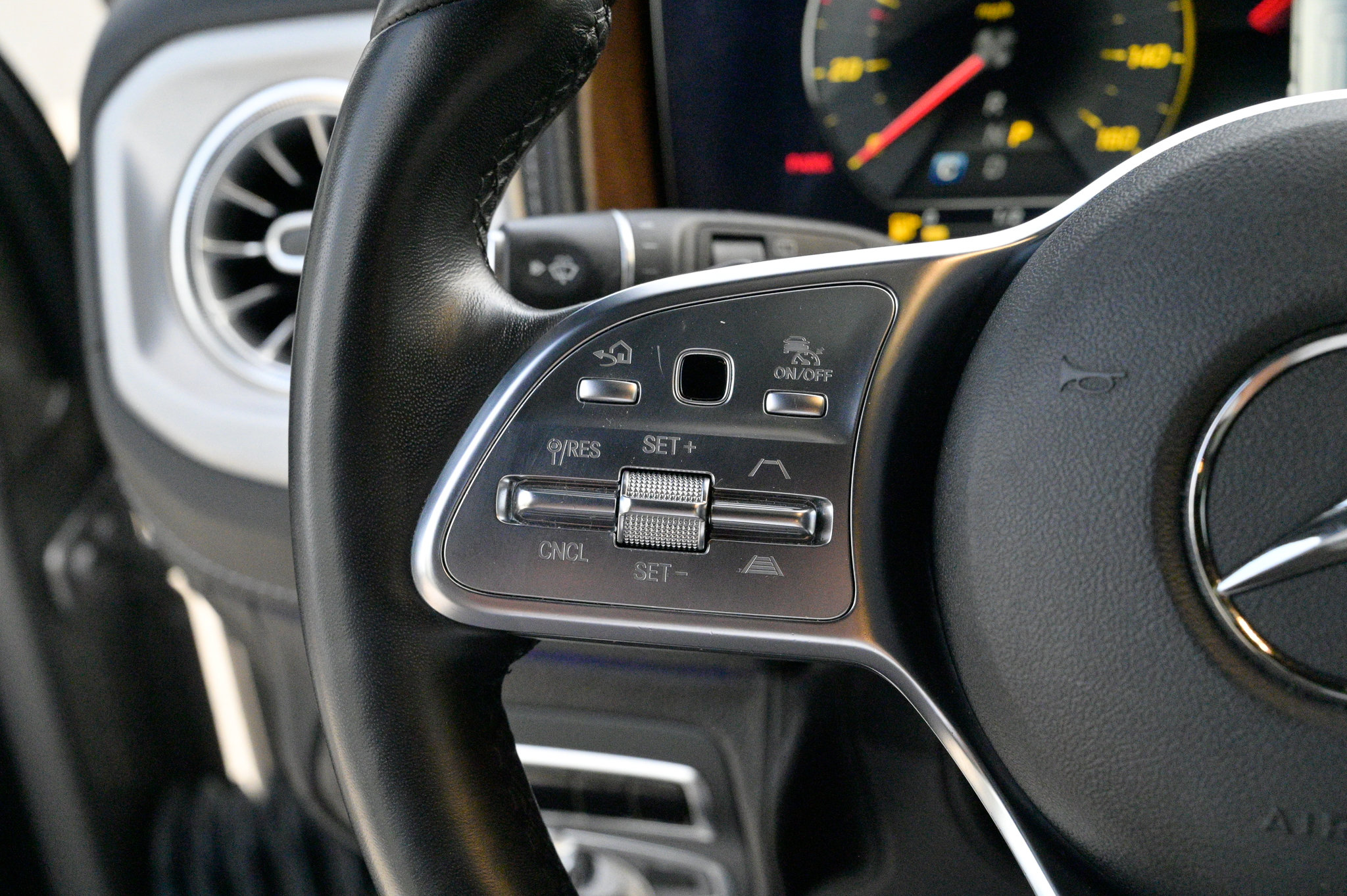 Used 2021 Mercedes-Benz G 550 image 24