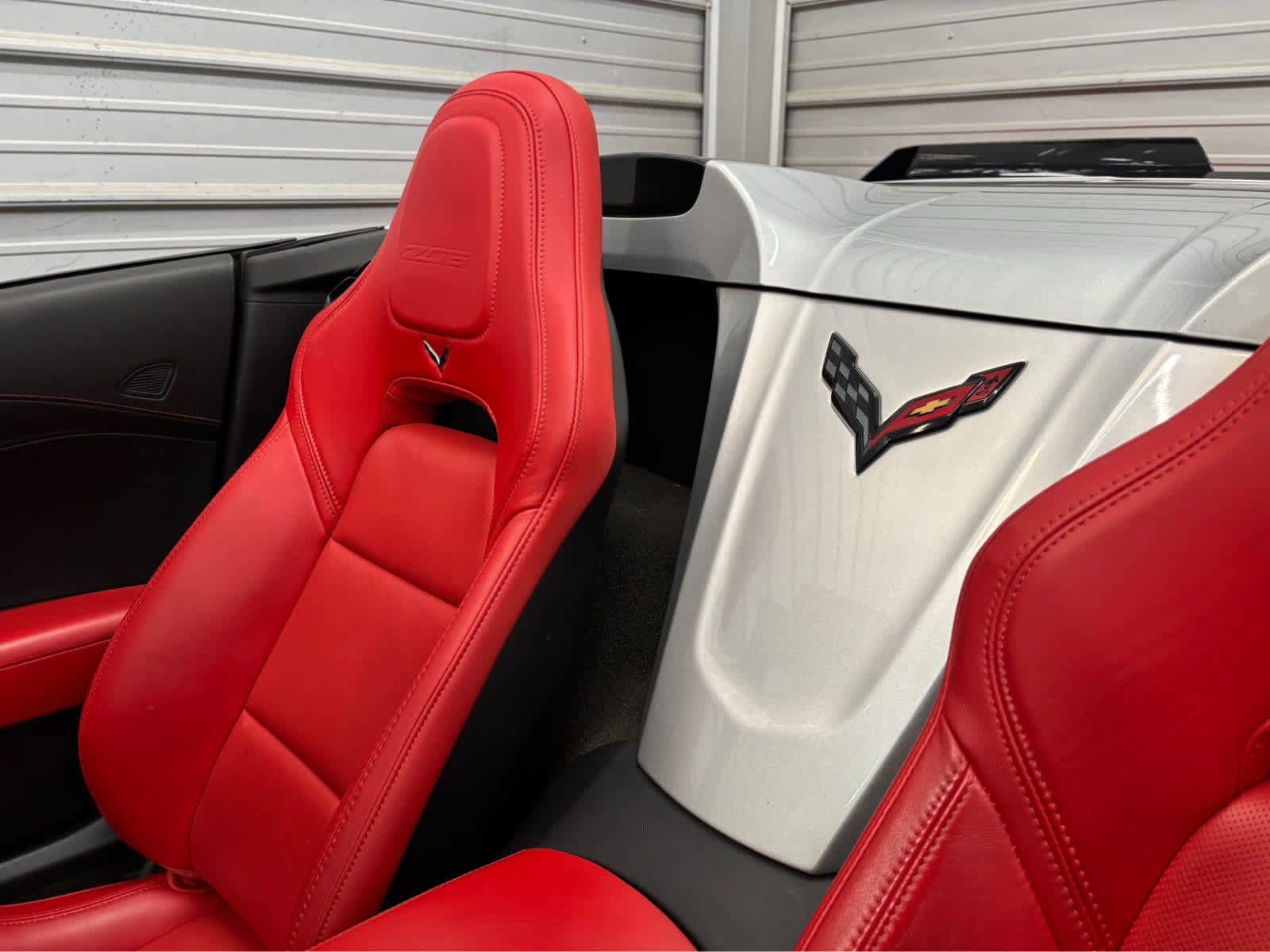 Used 2015 Chevrolet Corvette Z06 w/ 3LZ Preferred Equipment Group image 25