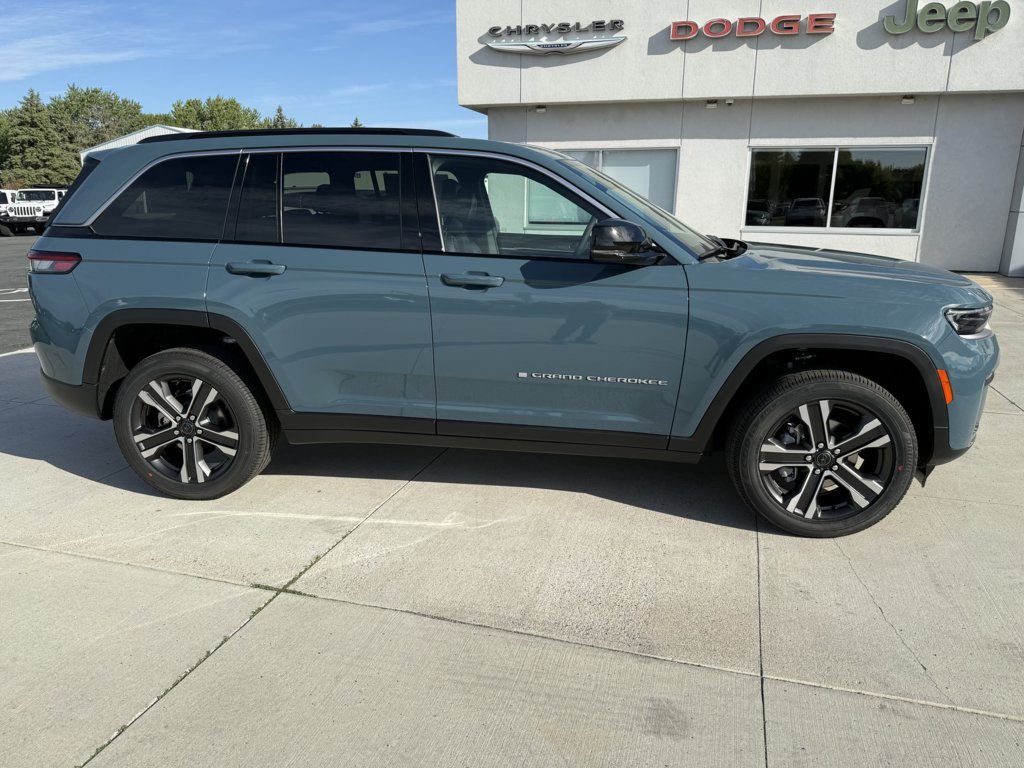 New 2027 Jeep Grand Cherokee Limited w/ Trailer Tow Package AWD/4WD image 9