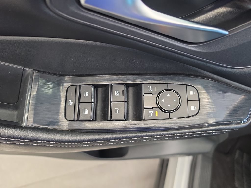 Used 2024 Nissan Rogue SV AWD/4WD image 16