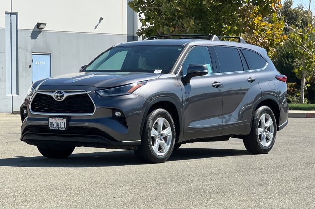Used 2021 Toyota Highlander LE FWD image 8