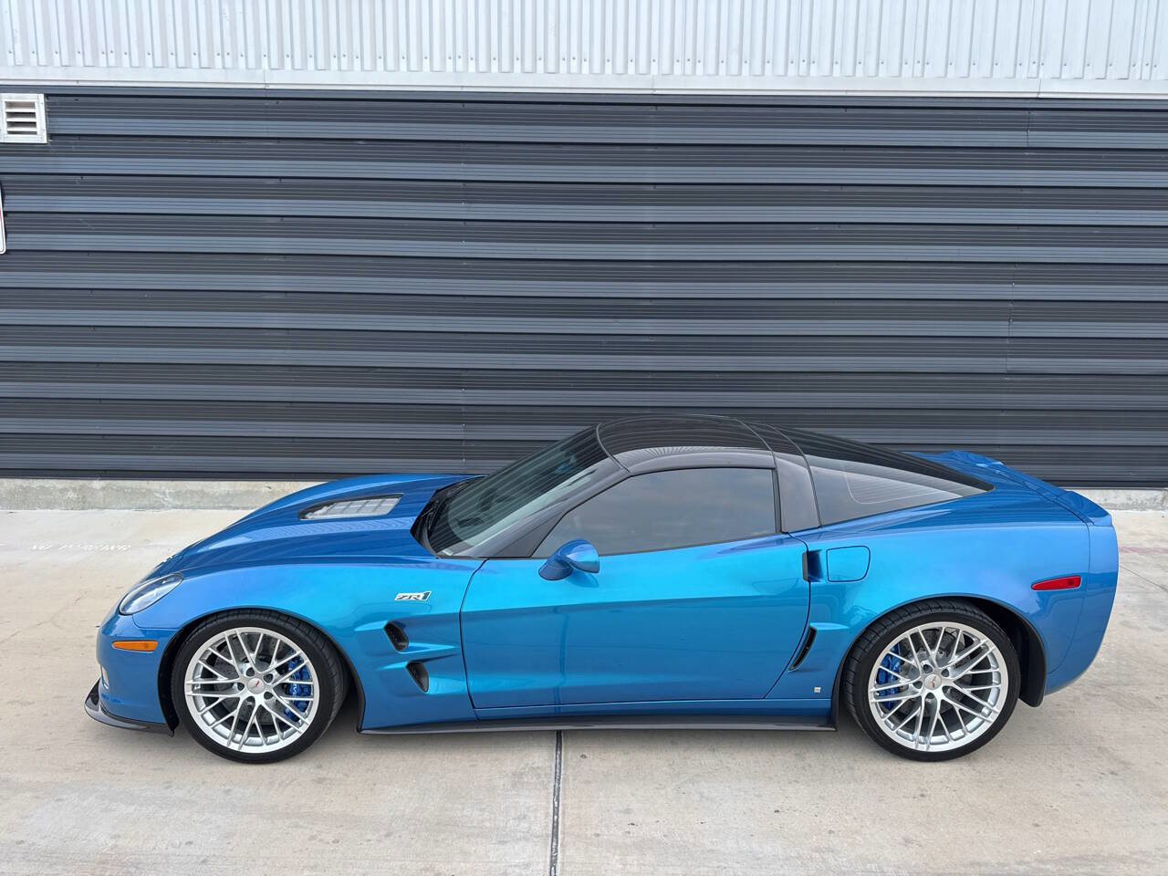 Used 2009 Chevrolet Corvette ZR1 w/ Preferred Equipment Group RWD image 16