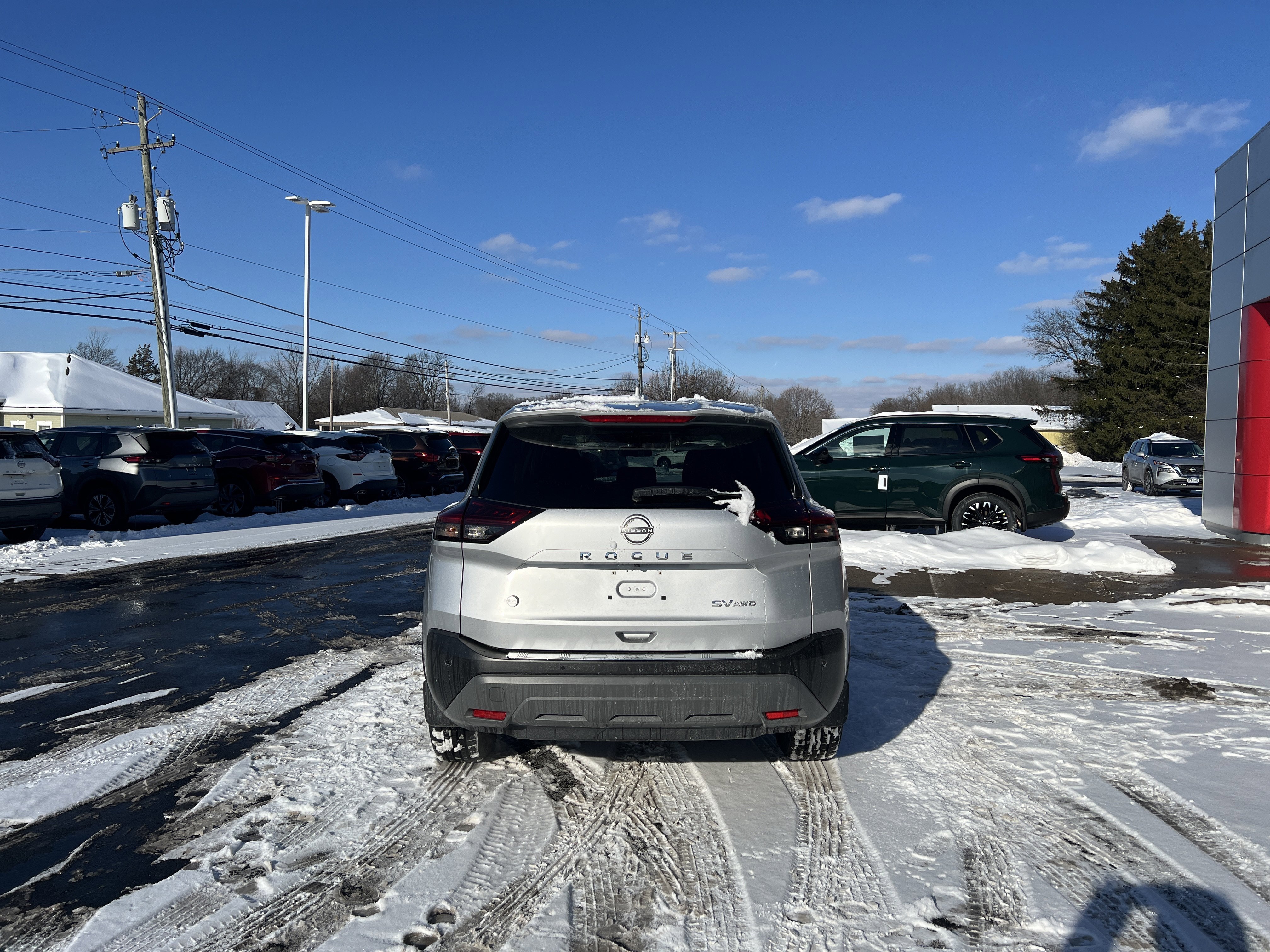 Used 2023 Nissan Rogue SV image 8