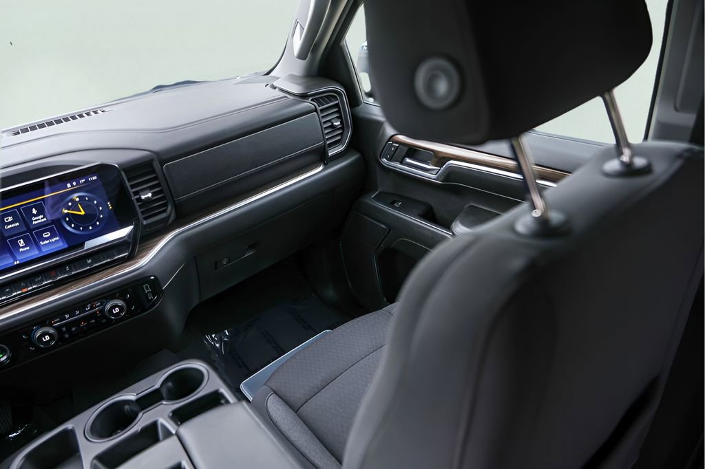 Used 2024 Chevrolet Silverado 1500 LT image 30