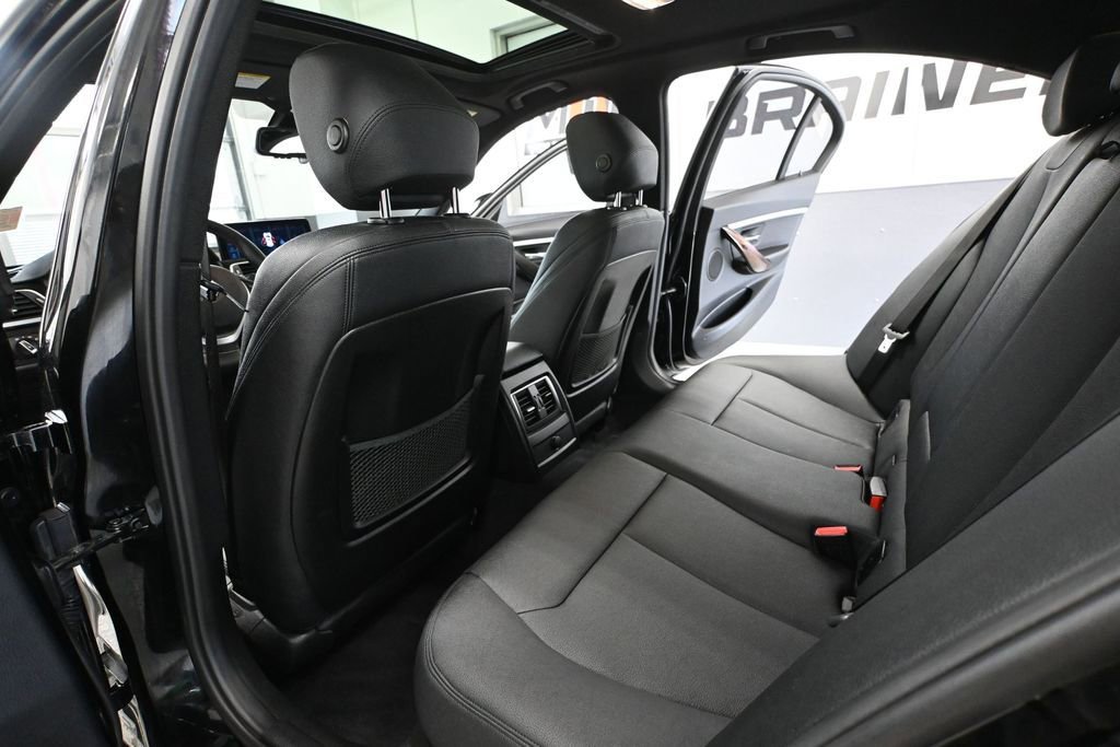 Used 2018 BMW 330i xDrive Sedan AWD/4WD image 37