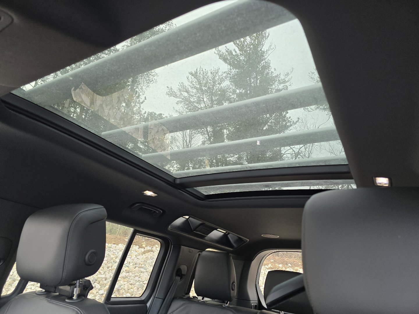 New 2026 Land Rover Defender 110 X-Dynamic SE image 3