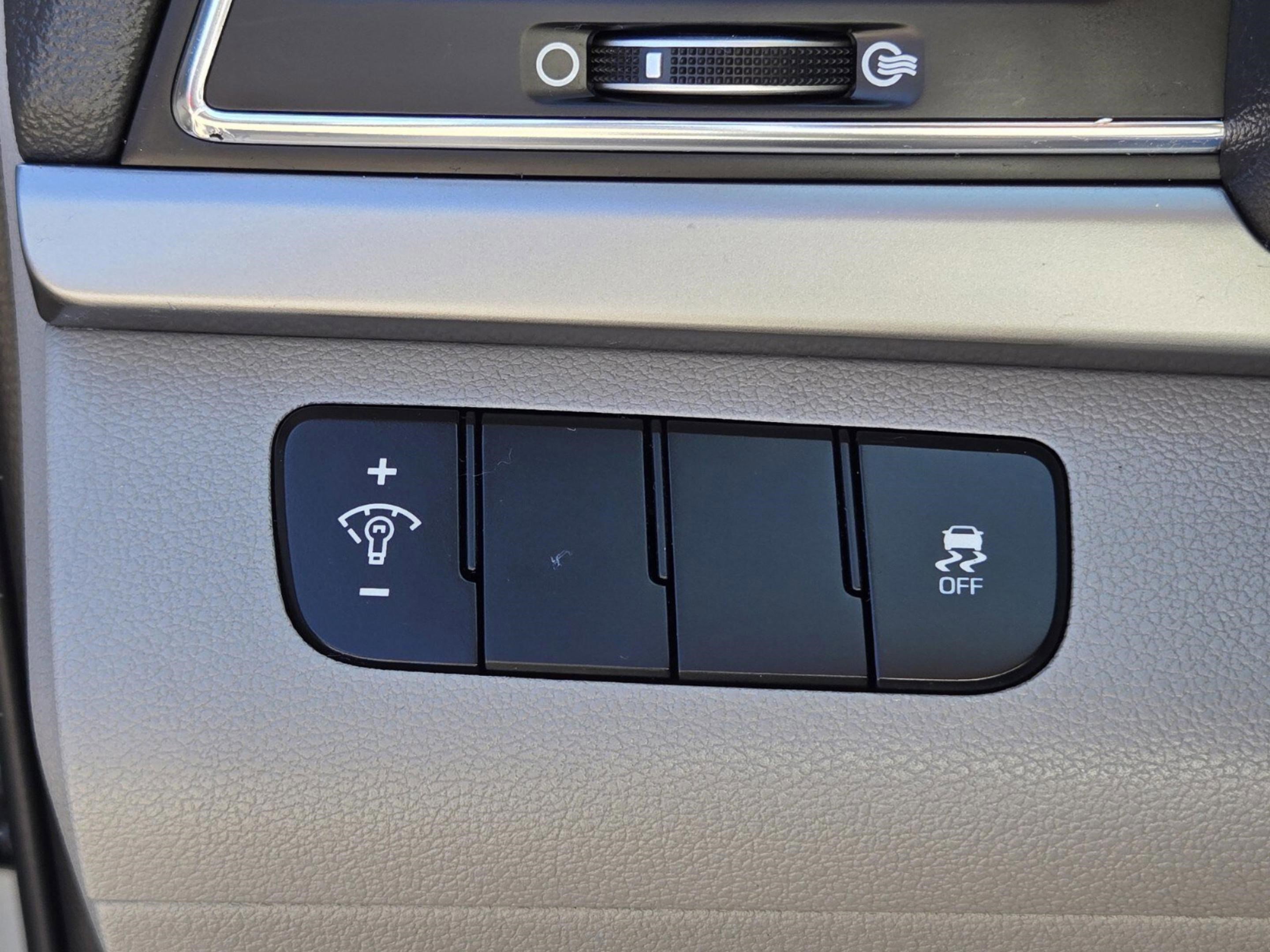 Used 2017 Hyundai Elantra SE image 50