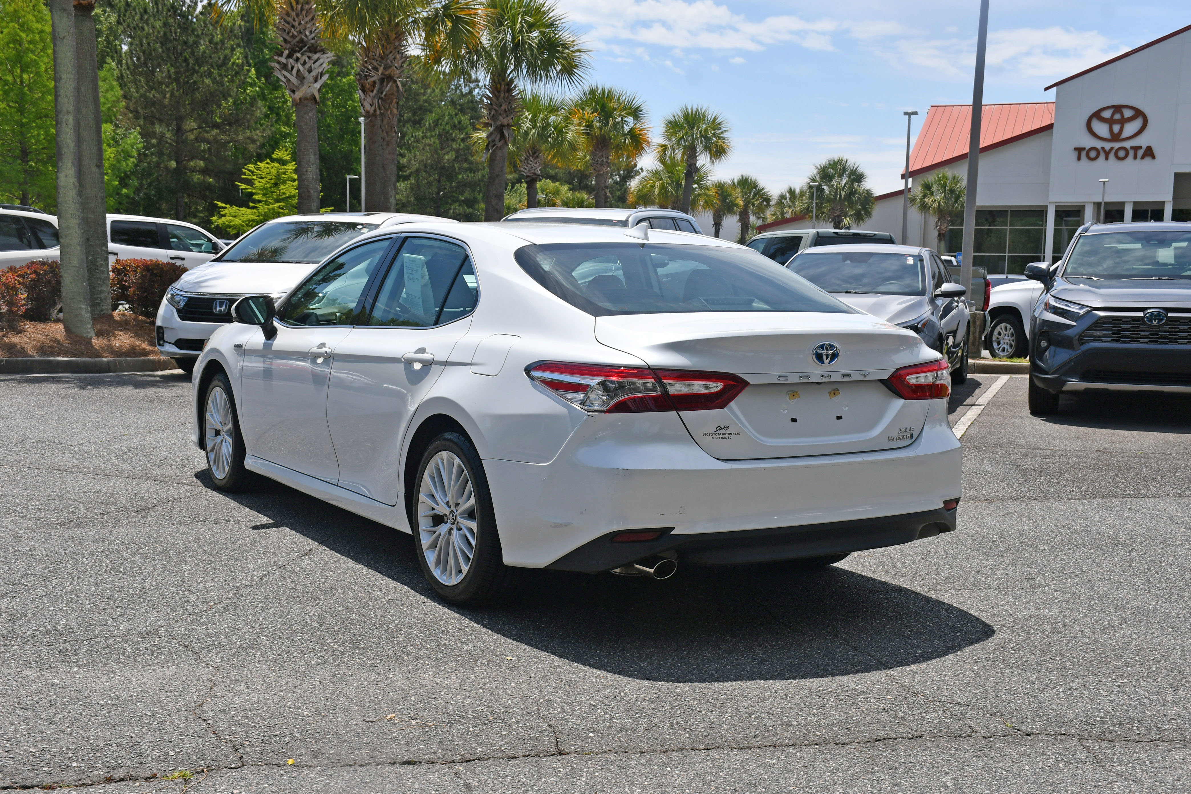 Used 2019 Toyota Camry XLE FWD image 3
