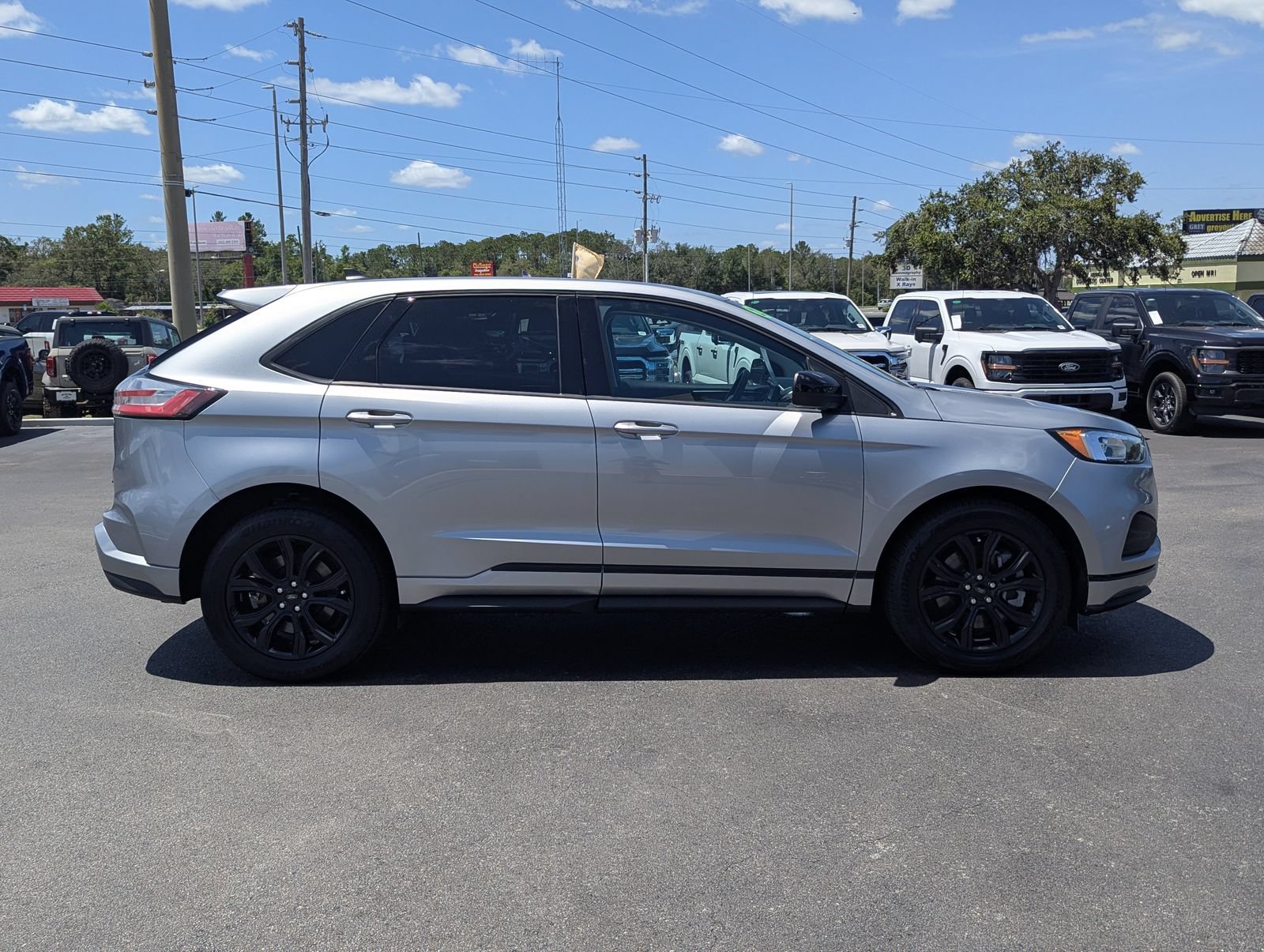 Used 2022 Ford Edge SE w/ Black Appearance Package AWD/4WD image 3