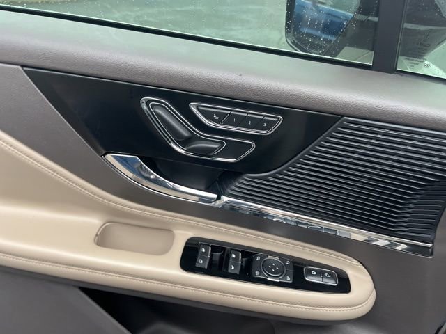 Used 2021 Lincoln Corsair AWD w/ Premium Package image 23