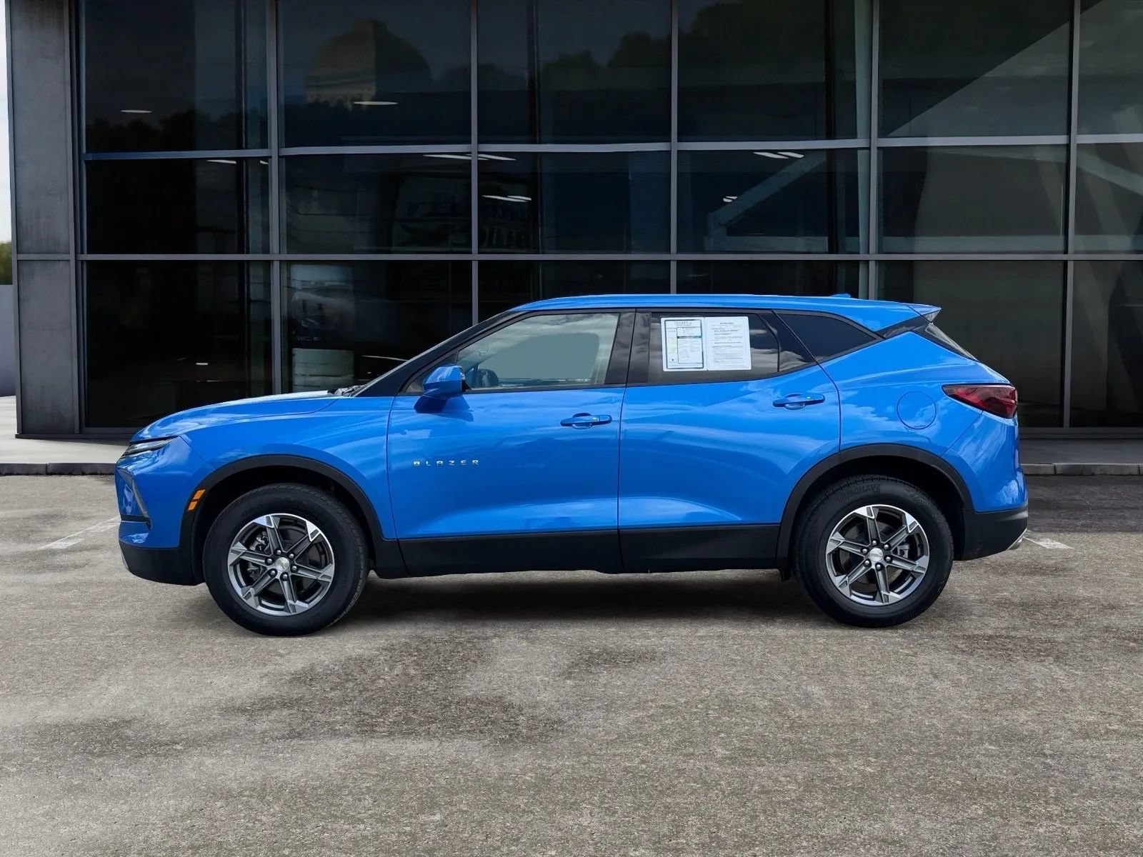 Used 2025 Chevrolet Blazer LT AWD/4WD image 4