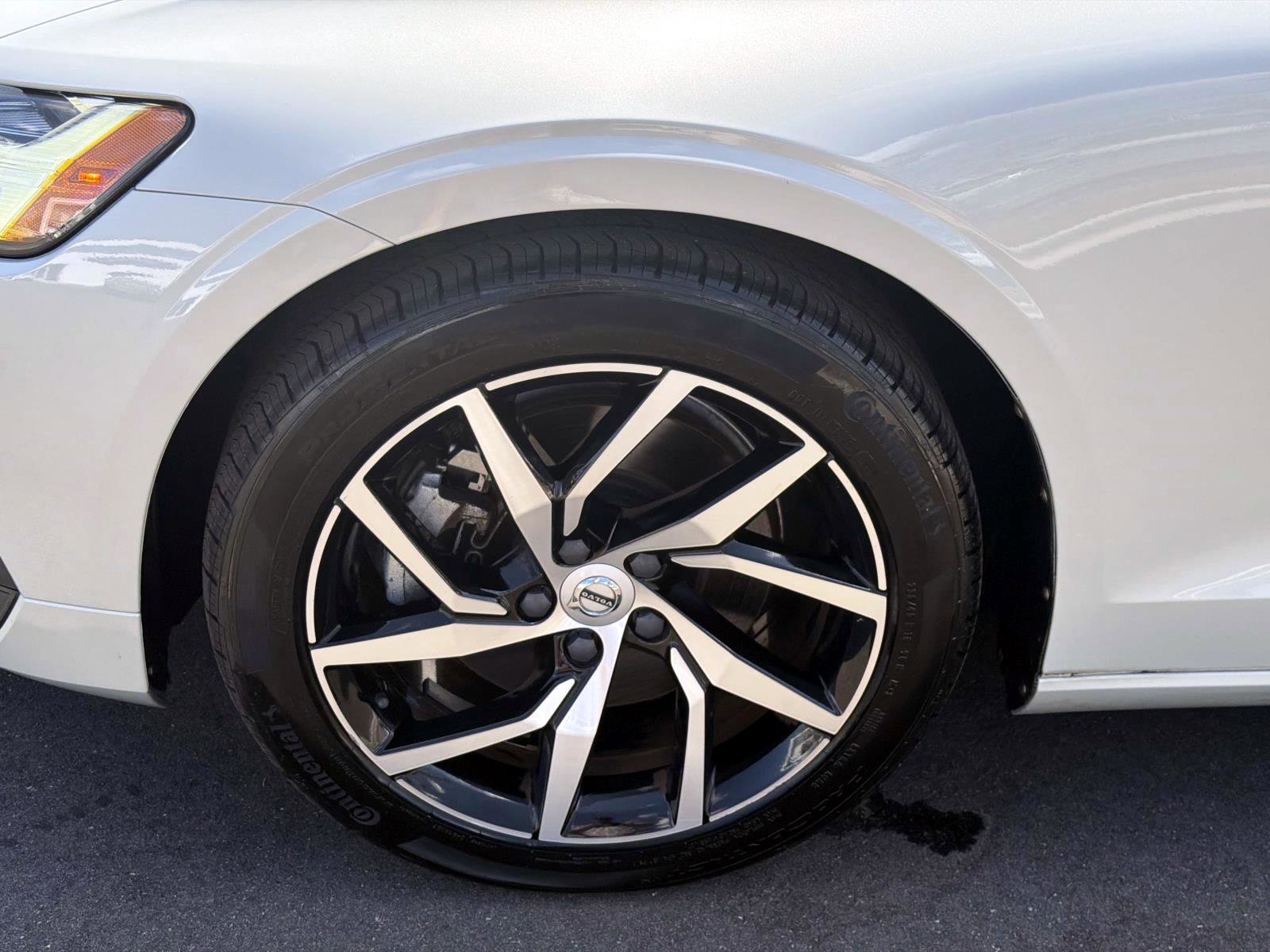 Used 2020 Volvo S60 T5 Momentum image 10