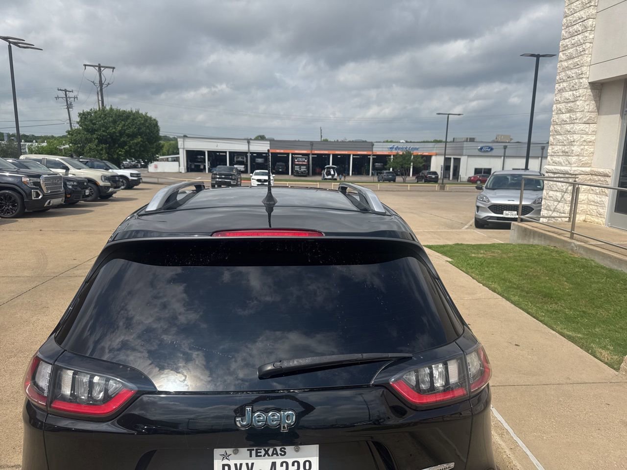 Used 2019 Jeep Cherokee Latitude Plus image 5