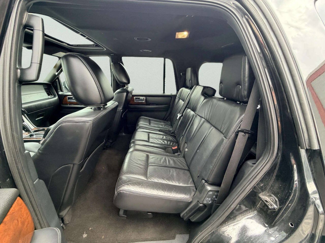 Used 2015 Lincoln Navigator 4WD image 26