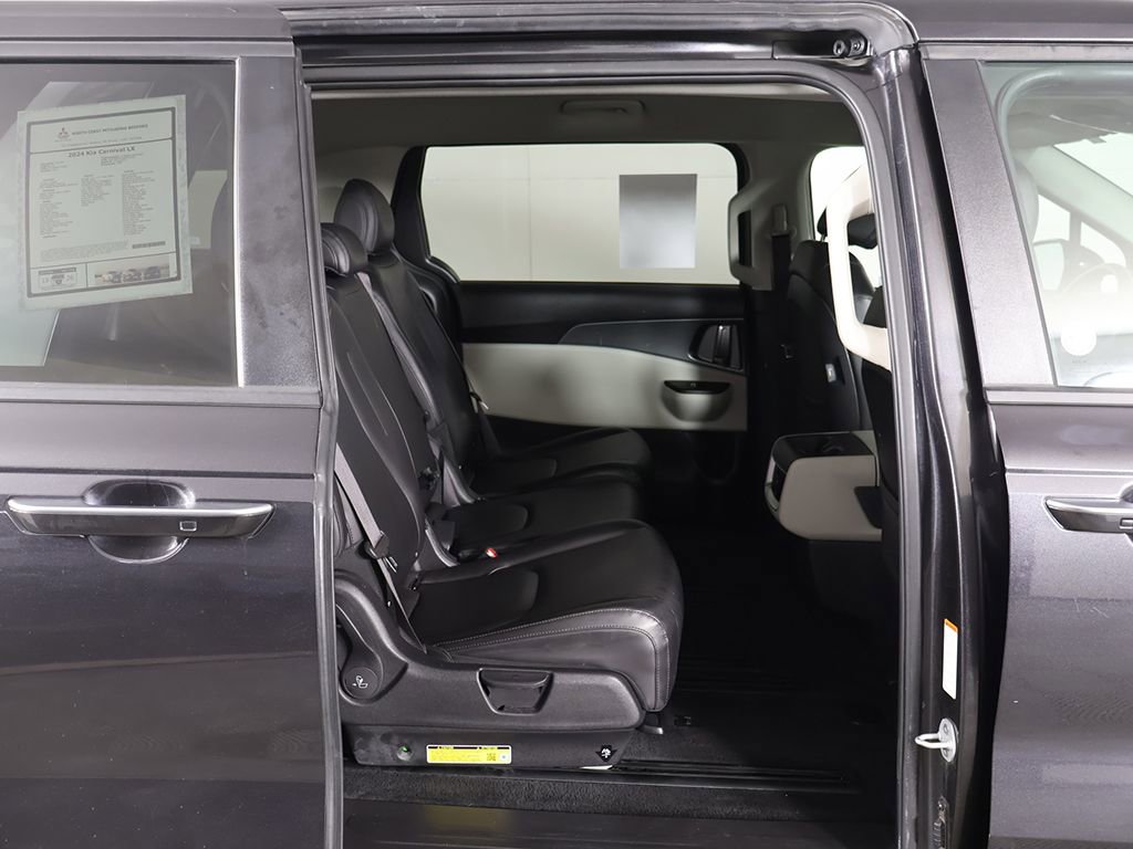 Used 2024 Kia Carnival LX FWD image 22