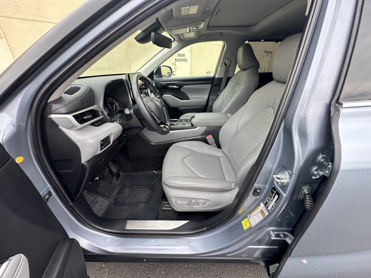 Used 2020 Toyota Highlander XLE FWD image 9