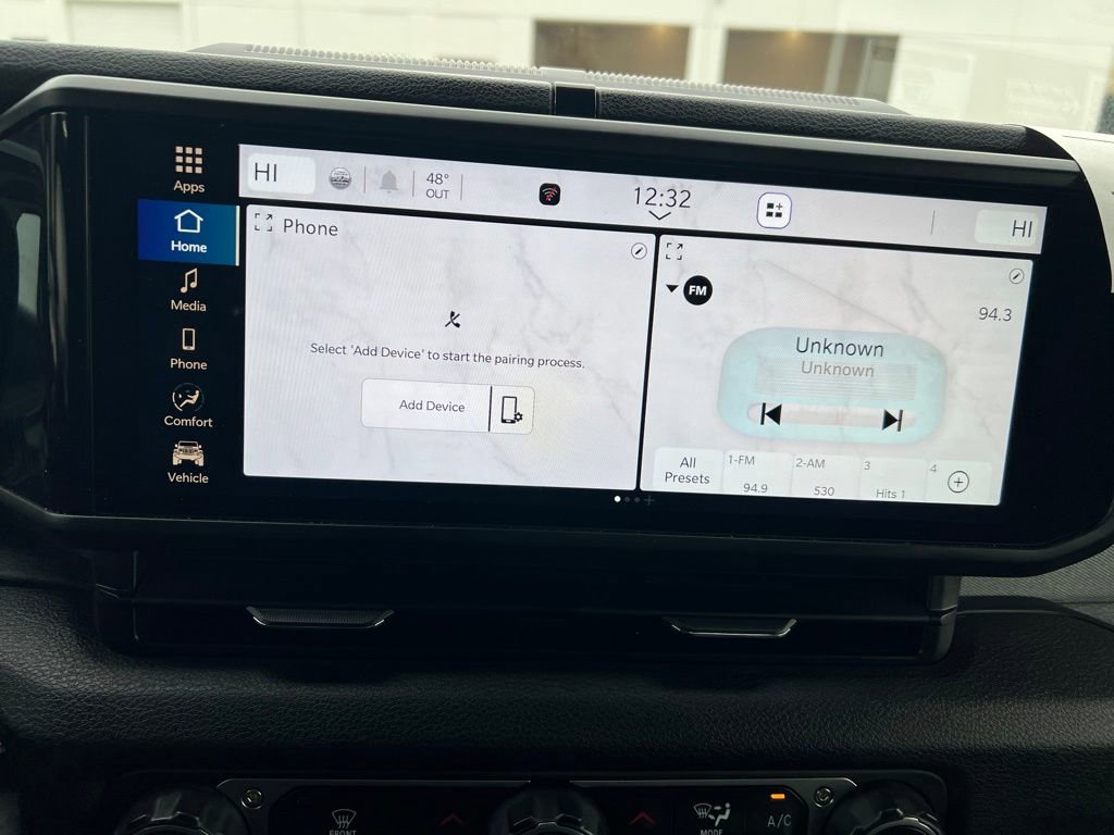 Used 2024 Jeep Wrangler Unlimited w/ Technology Group image 24