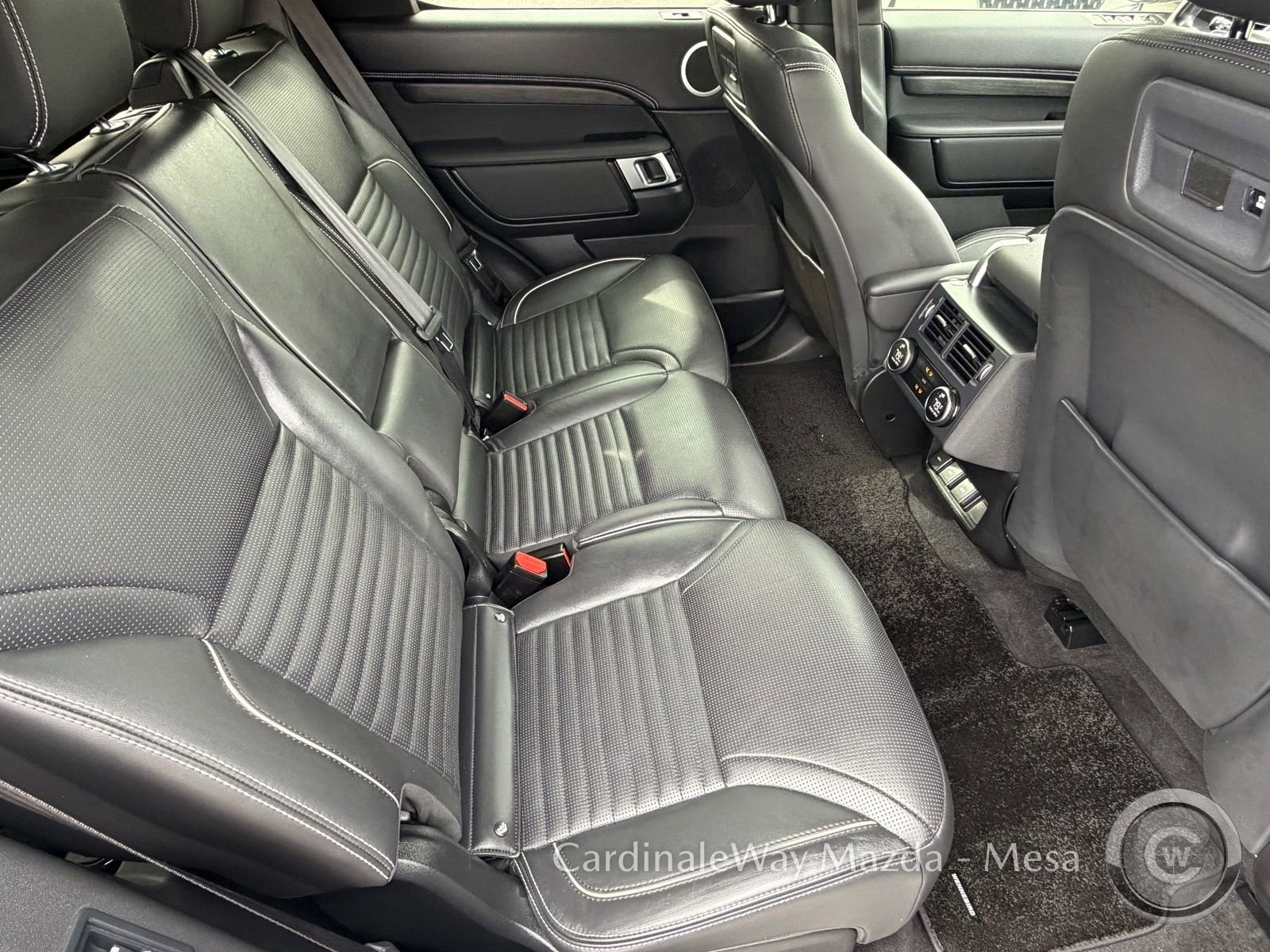 Used 2023 Land Rover Discovery Metropolitan Edition image 13