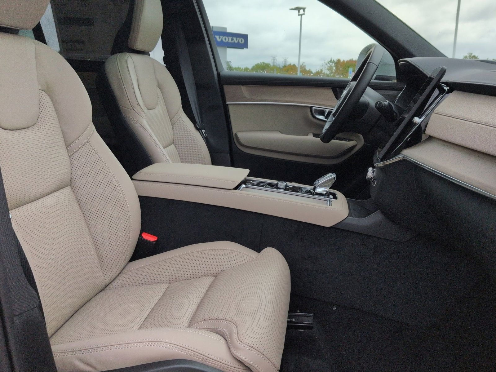 New 2026 Volvo XC90 B6 Ultra w/ Protection Package Premier image 28