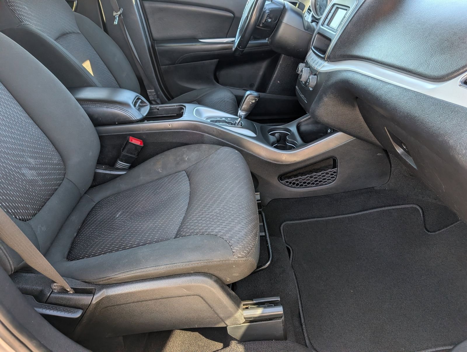 Used 2019 Dodge Journey SE w/ Connectivity Group FWD image 24