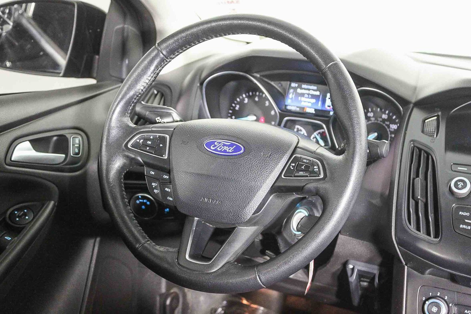 Used 2018 Ford Focus SE w/ Cold Weather Package image 16
