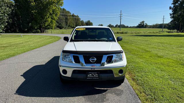 Used 2009 Nissan Frontier SE w/ SE Value Truck Pkg AWD/4WD image 3