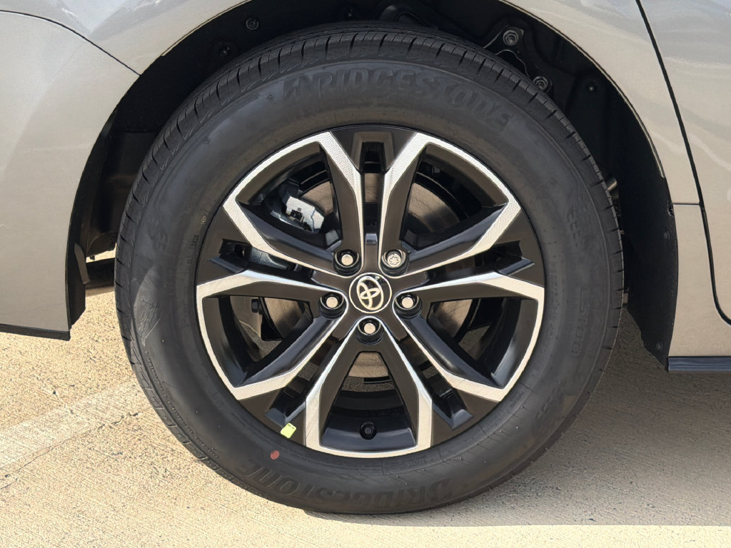 New 2026 Toyota Sienna Platinum AWD/4WD image 8
