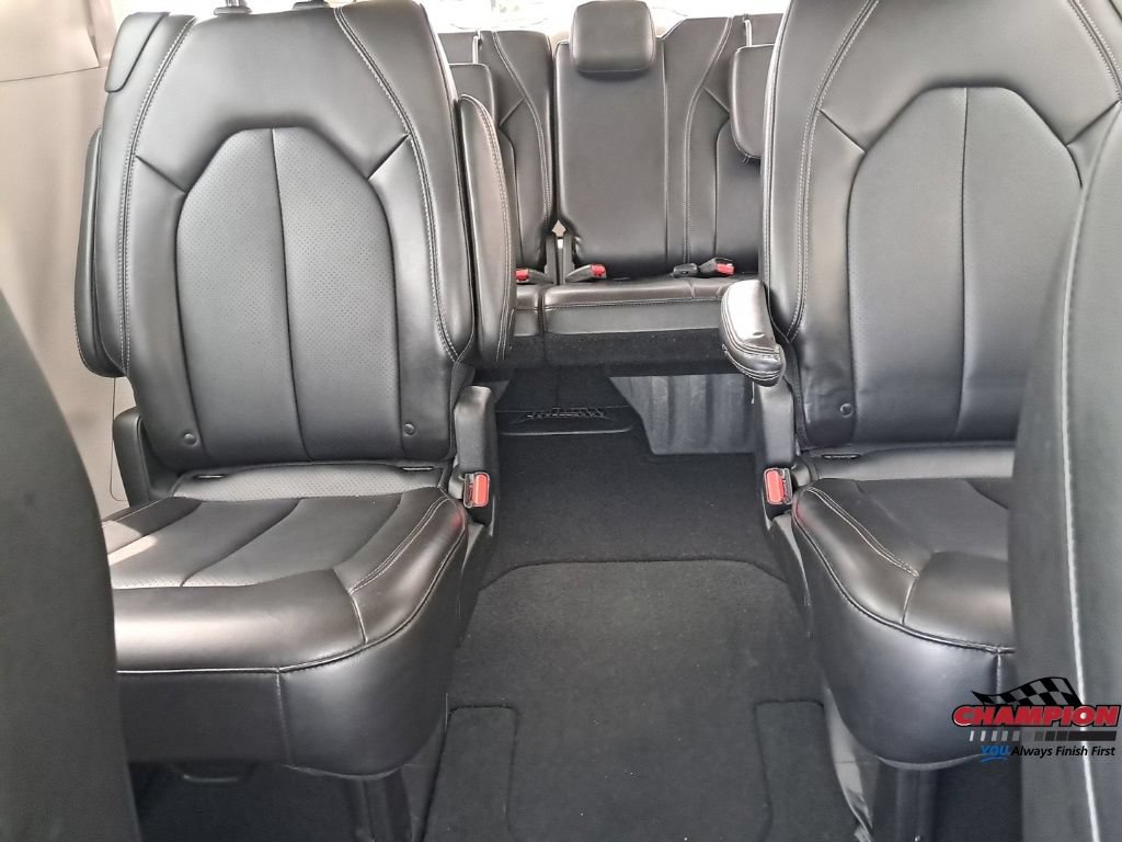 Used 2024 Chrysler Pacifica Touring-L FWD image 27