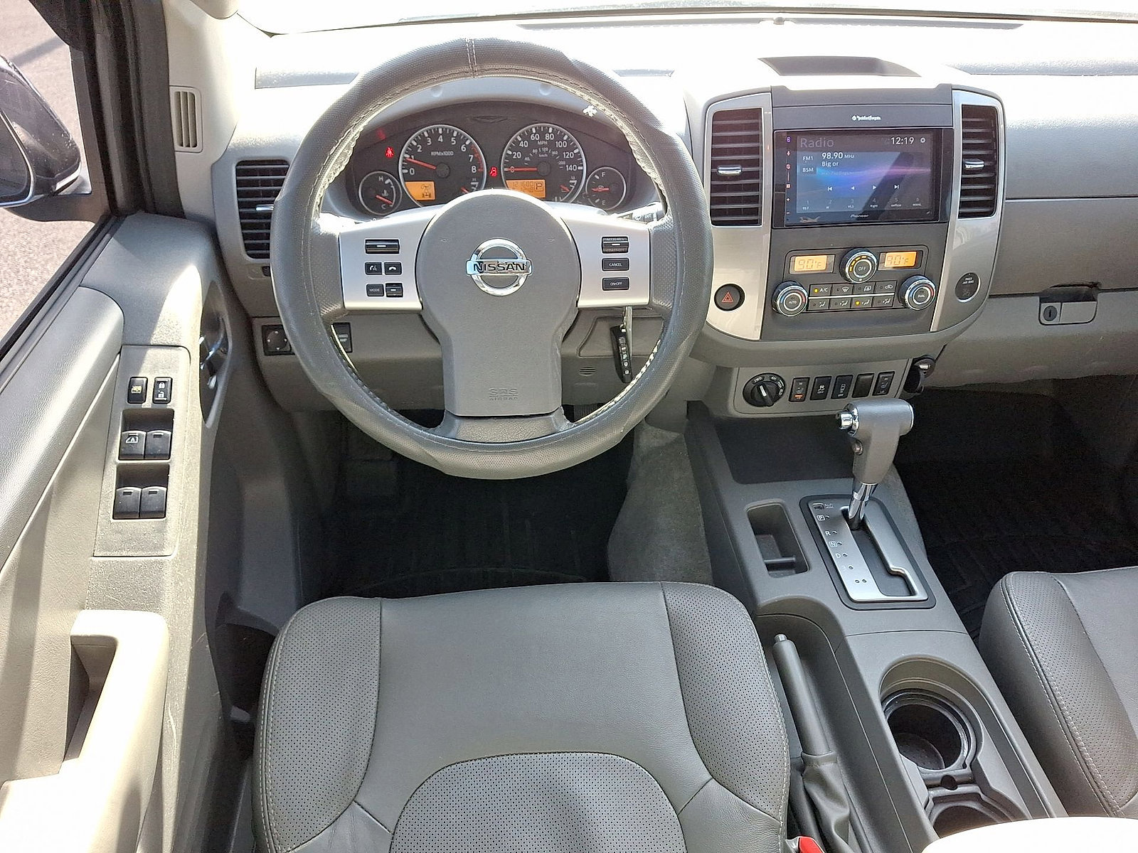 Used 2016 Nissan Frontier SL w/ Moonroof Package image 21