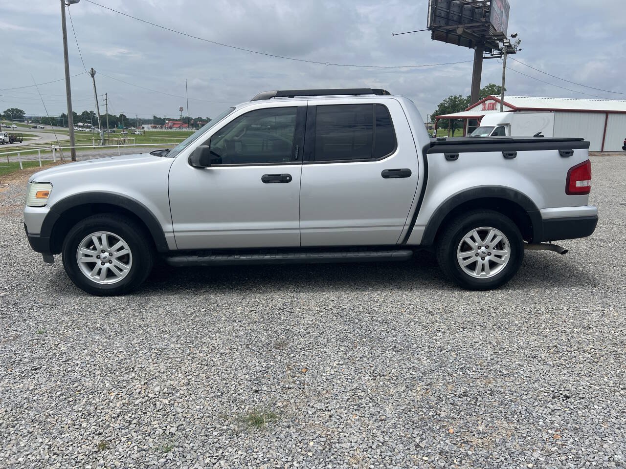 Used 2010 Ford Explorer Sport Trac XLT RWD image 3