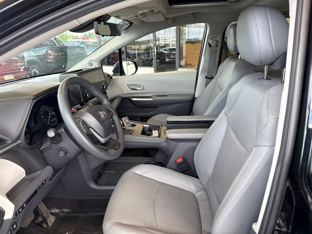 Used 2024 Toyota Sienna Limited AWD/4WD image 14