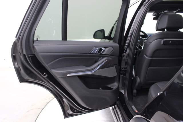 Used 2025 BMW X5 xDrive40i w/ Climate Comfort Package image 40