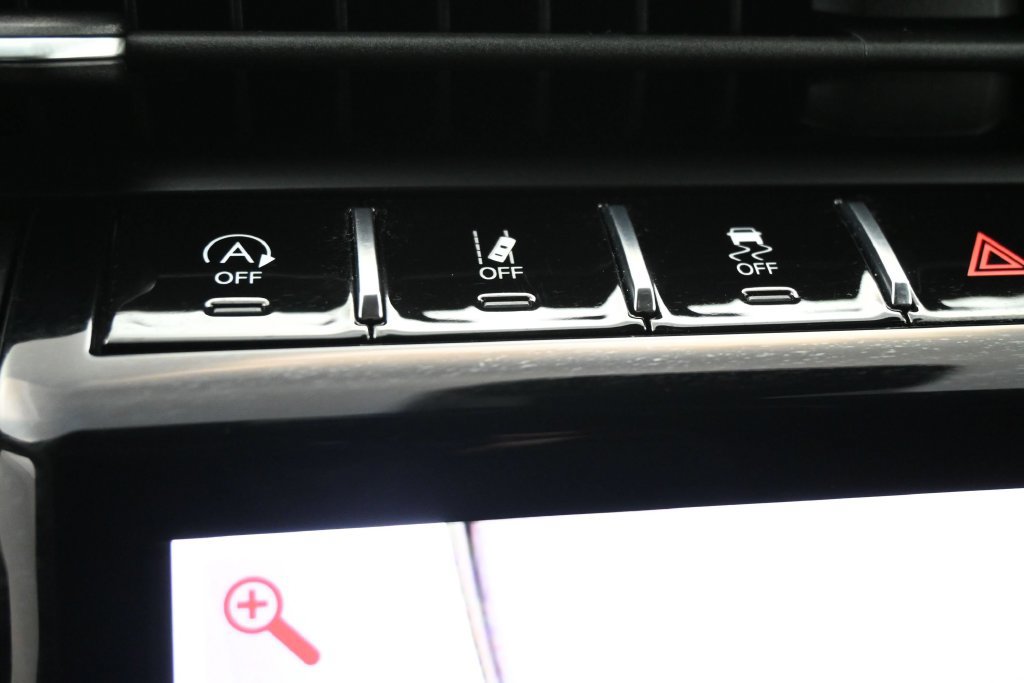 Used 2022 Jeep Grand Cherokee Overland w/ Luxury Tech Group IV RWD image 17